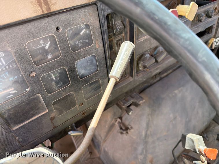 image for item EL2638 1990 International 4900 dump truck
