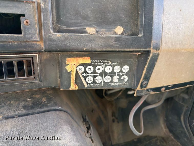image for item EL2638 1990 International 4900 dump truck
