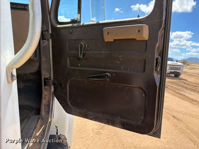 image for item EL2638 1990 International 4900 dump truck