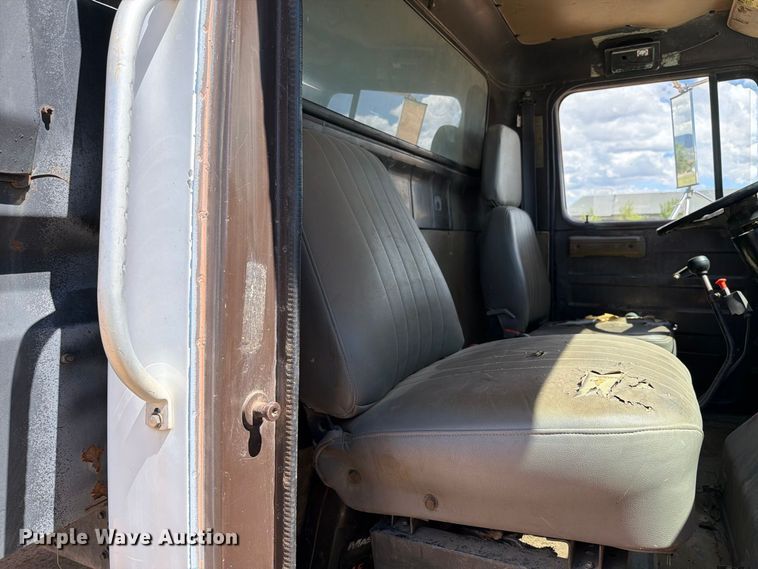 image for item EL2638 1990 International 4900 dump truck