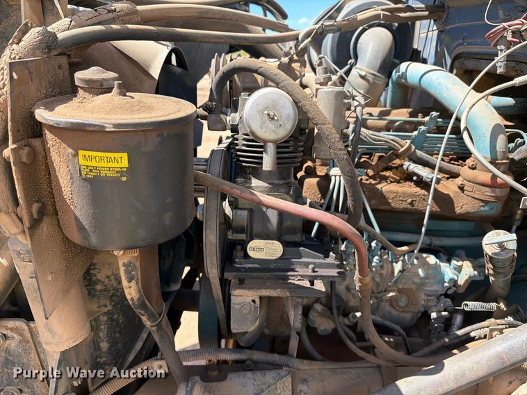 image for item EL2638 1990 International 4900 dump truck