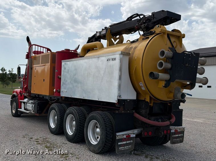 image for item EO8759 2013 Freightliner Coronado hydrovac truck