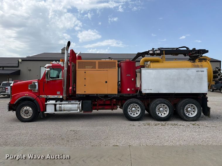 image for item EO8759 2013 Freightliner Coronado hydrovac truck
