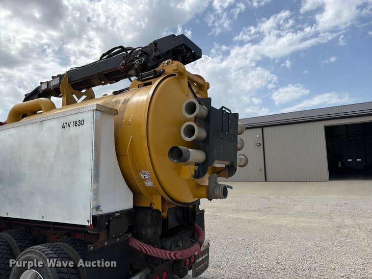 image for item EO8759 2013 Freightliner Coronado hydrovac truck