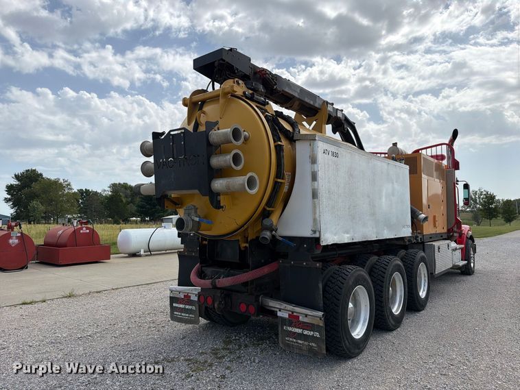 image for item EO8759 2013 Freightliner Coronado hydrovac truck