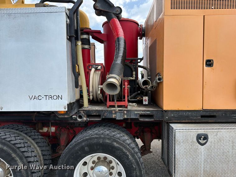 image for item EO8759 2013 Freightliner Coronado hydrovac truck
