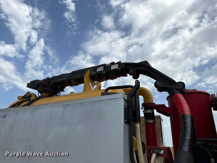 image for item EO8759 2013 Freightliner Coronado hydrovac truck