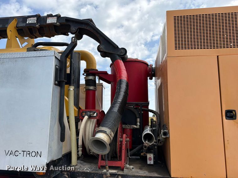 image for item EO8759 2013 Freightliner Coronado hydrovac truck