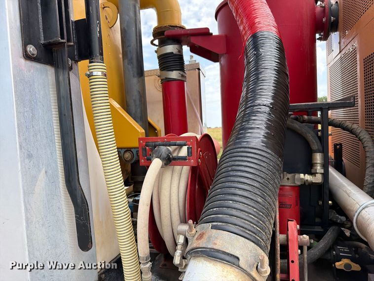 image for item EO8759 2013 Freightliner Coronado hydrovac truck