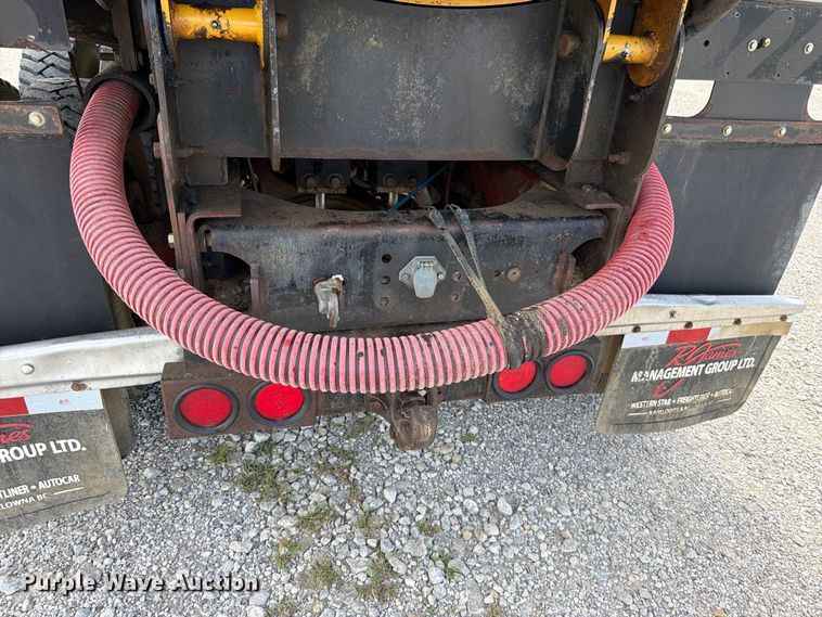 image for item EO8759 2013 Freightliner Coronado hydrovac truck