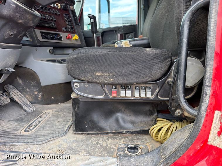 image for item EO8759 2013 Freightliner Coronado hydrovac truck