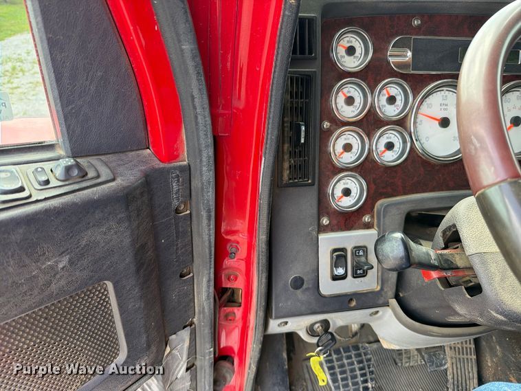 image for item EO8759 2013 Freightliner Coronado hydrovac truck