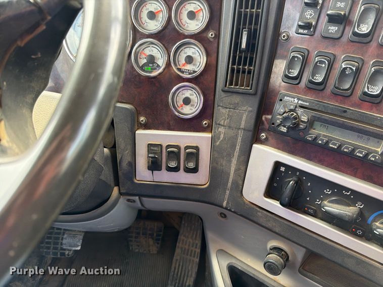 image for item EO8759 2013 Freightliner Coronado hydrovac truck