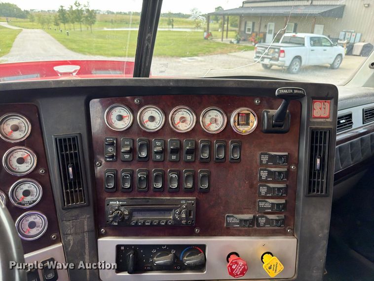 image for item EO8759 2013 Freightliner Coronado hydrovac truck