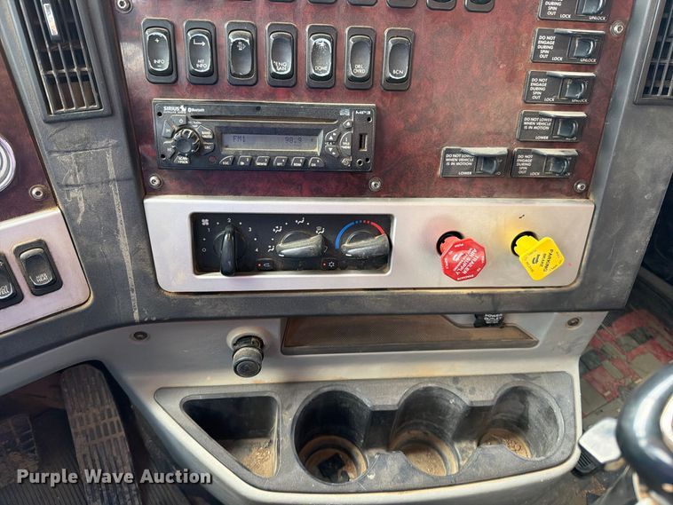 image for item EO8759 2013 Freightliner Coronado hydrovac truck