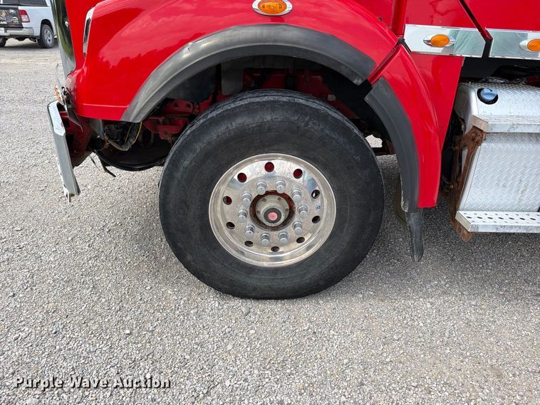 image for item EO8759 2013 Freightliner Coronado hydrovac truck