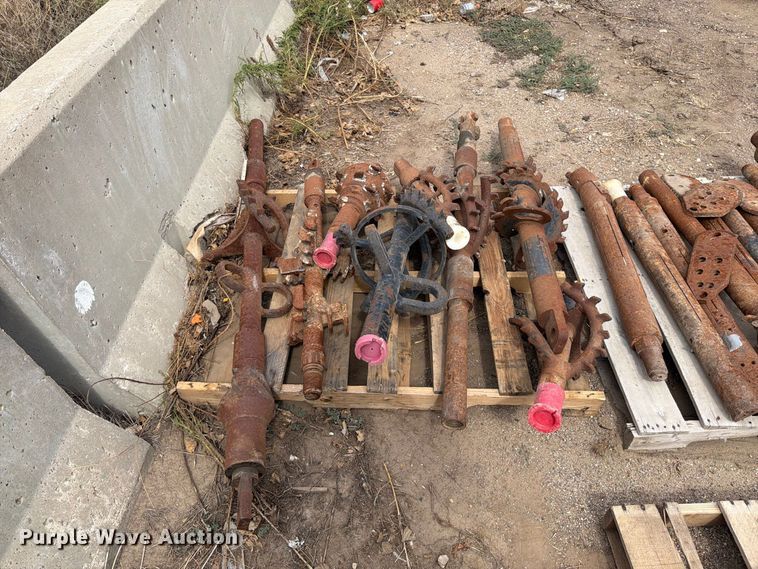 image for item EP7683 (5) pallets of boring attachments
