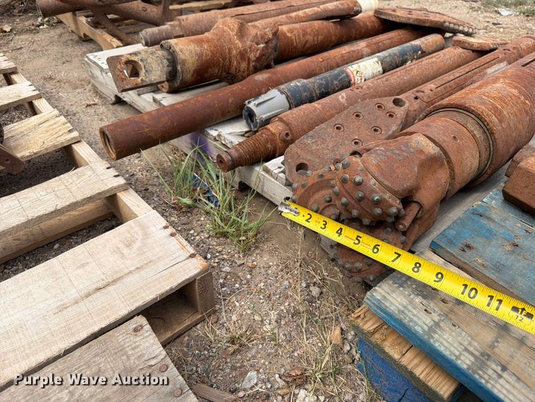 image for item EP7683 (5) pallets of boring attachments