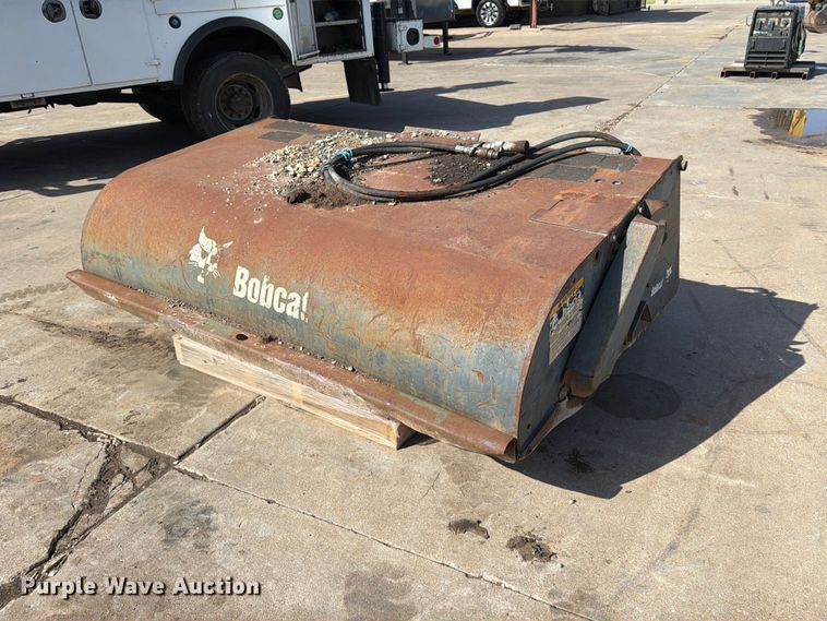 Bobcat Sweeper 72 skid steer sweeper