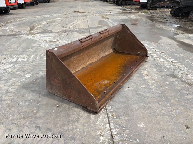 image for item EP7867 Skid steer bucket