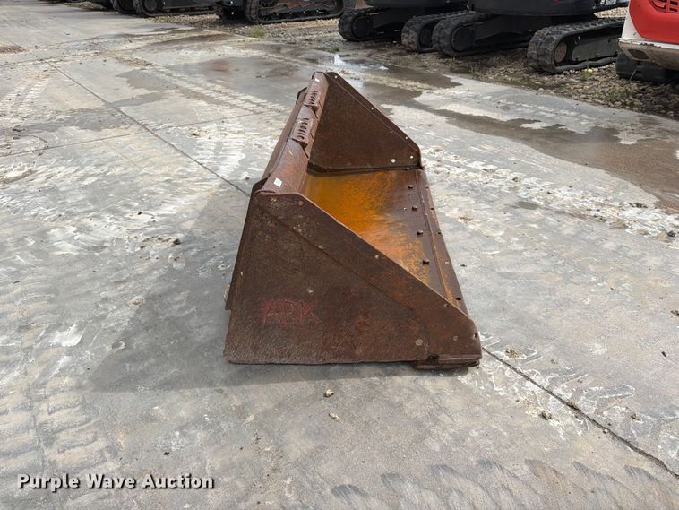 image for item EP7867 Skid steer bucket