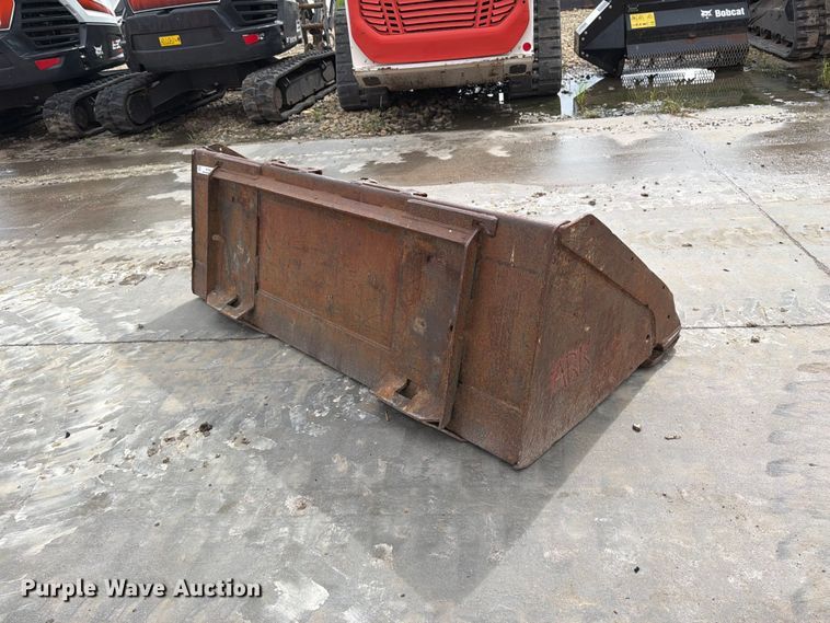 image for item EP7867 Skid steer bucket