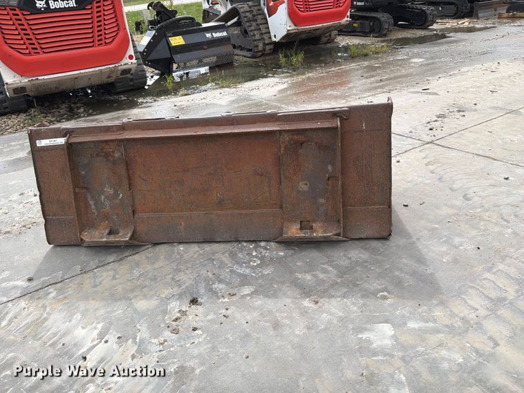 image for item EP7867 Skid steer bucket