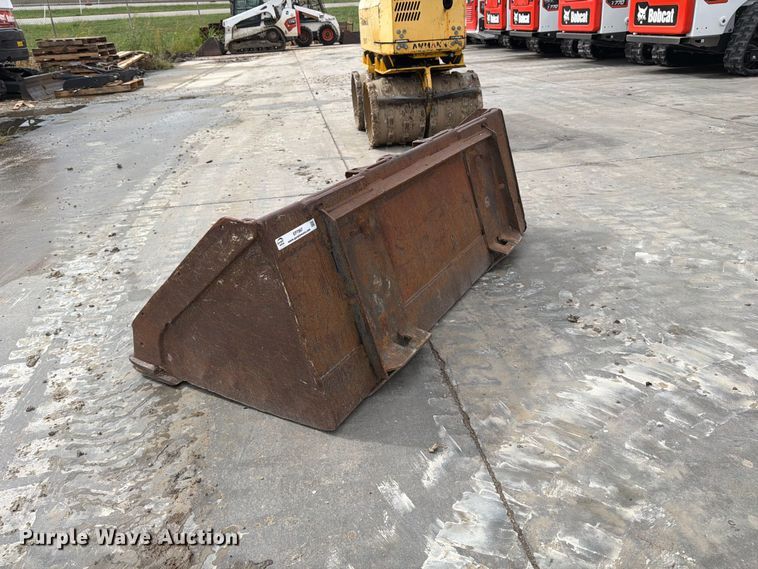 image for item EP7867 Skid steer bucket