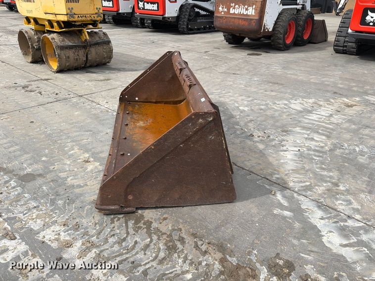 image for item EP7867 Skid steer bucket
