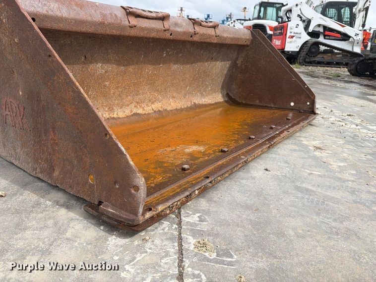 image for item EP7867 Skid steer bucket