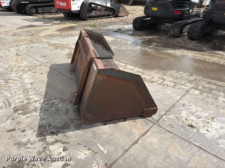 image for item EP7868 Melroe skid steer bucket