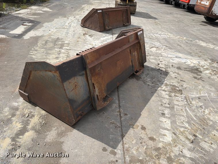 image for item EP7868 Melroe skid steer bucket