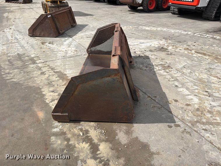 image for item EP7868 Melroe skid steer bucket