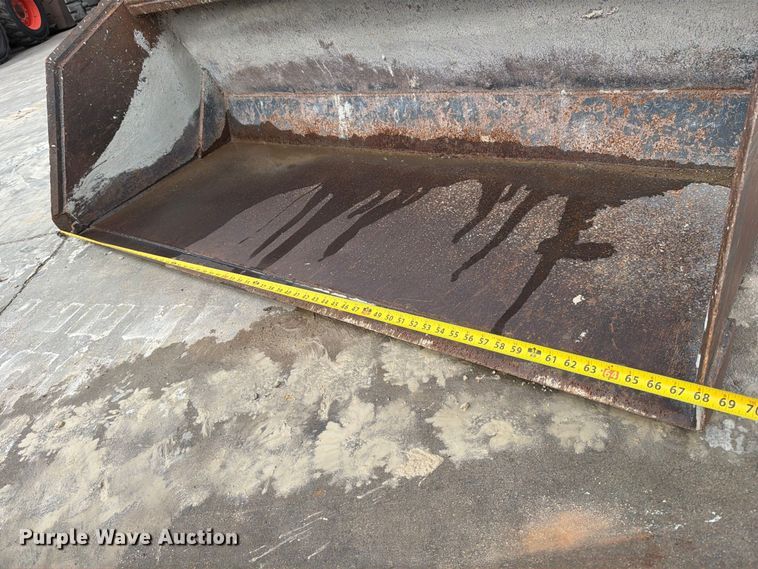 image for item EP7868 Melroe skid steer bucket