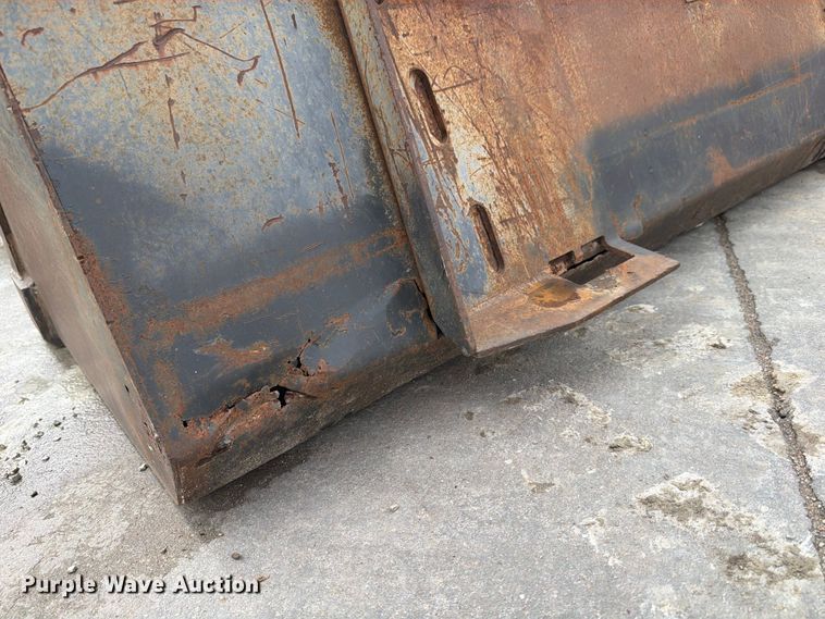 image for item EP7868 Melroe skid steer bucket