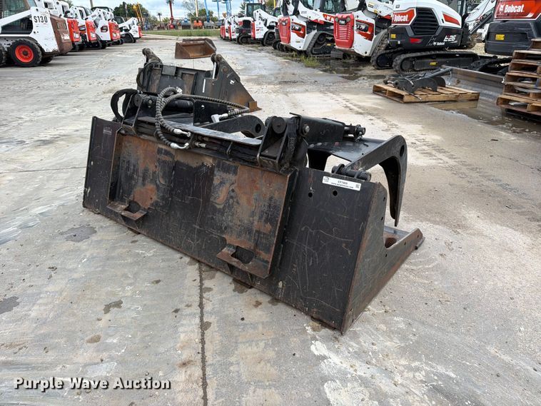 image for item EP7869 John Deere skid steer grapple bucket