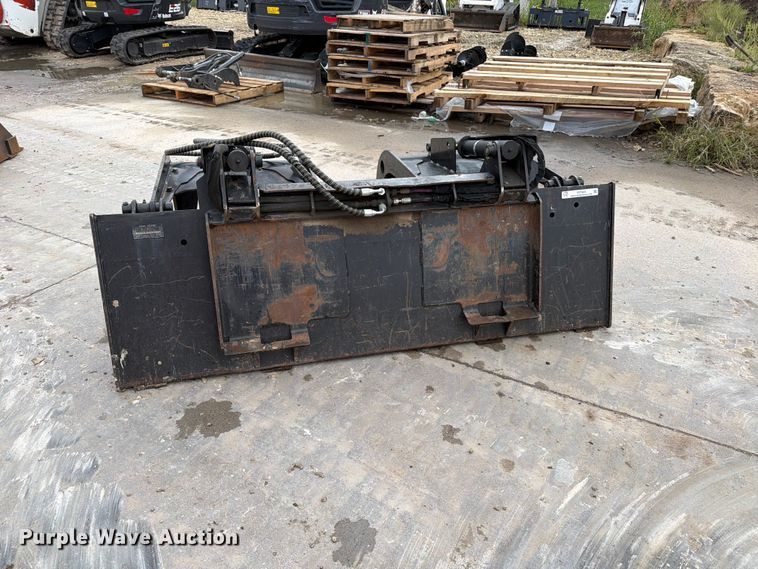 image for item EP7869 John Deere skid steer grapple bucket