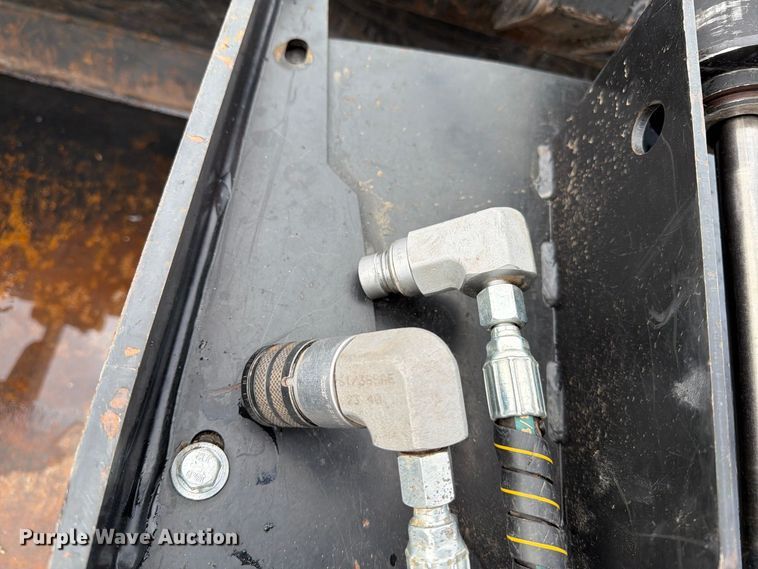image for item EP7869 John Deere skid steer grapple bucket