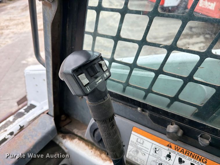 image for item EP7876 2004 Bobcat S130 skid steer loader