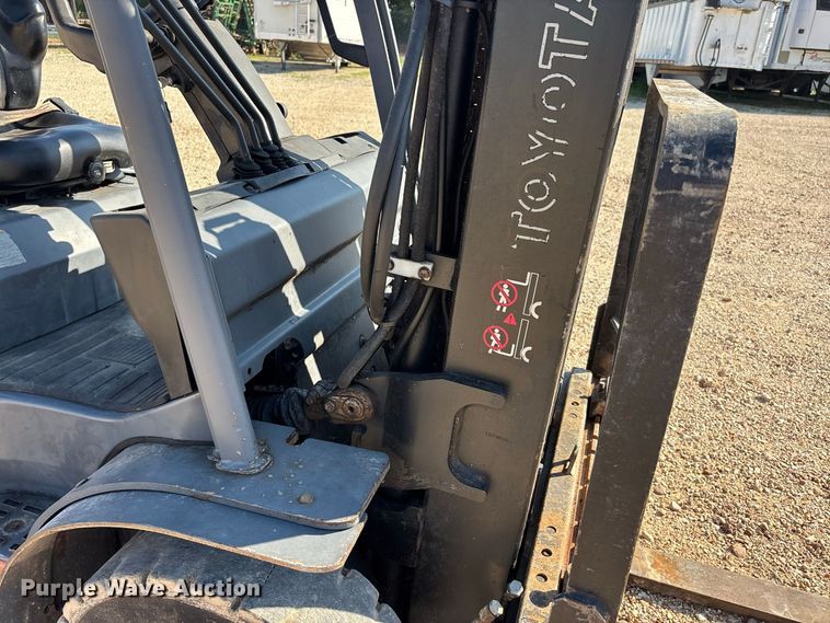 image for item ER3332 Toyota 8FDU25 forklift