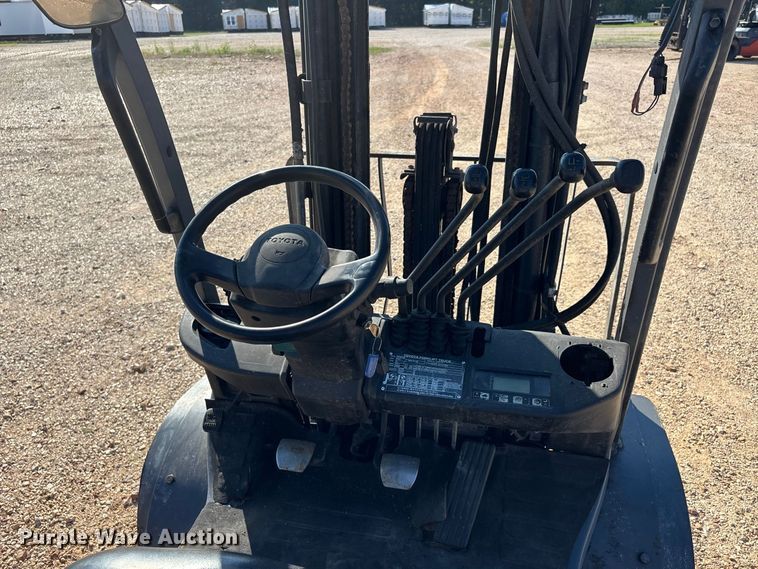 image for item ER3332 Toyota 8FDU25 forklift