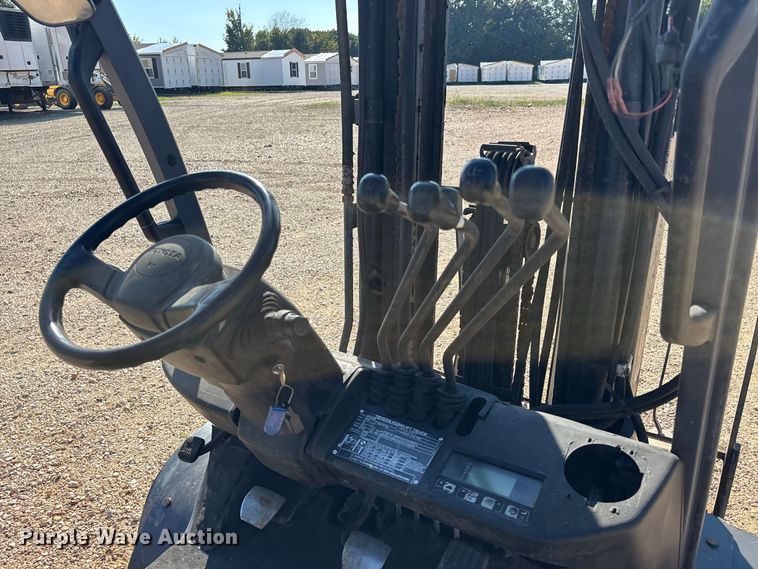 image for item ER3332 Toyota 8FDU25 forklift