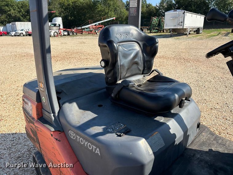 image for item ER3332 Toyota 8FDU25 forklift