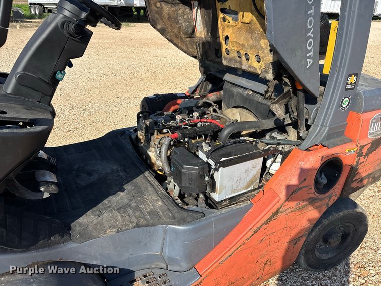image for item ER3332 Toyota 8FDU25 forklift