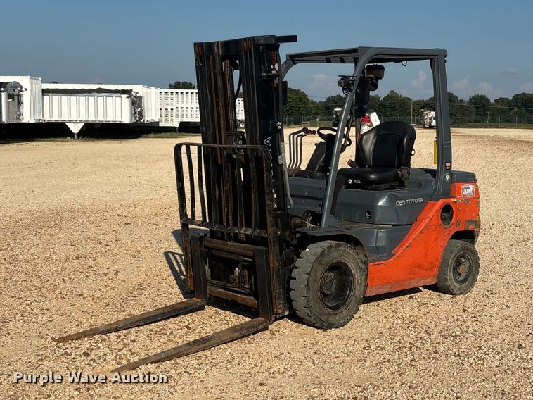 Toyota 8FDU25 forklift
