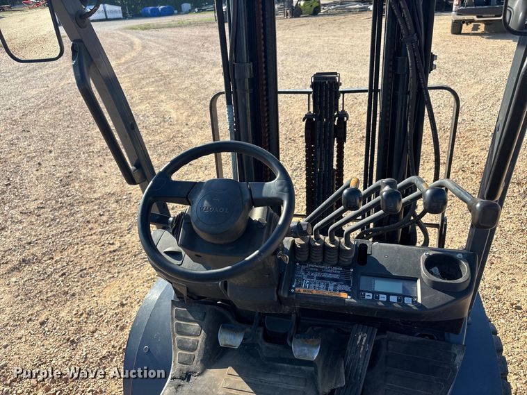 image for item ER3334 Toyota 8FDU25 forklift