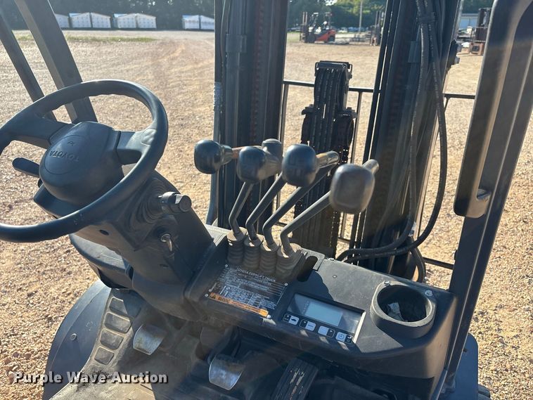 image for item ER3334 Toyota 8FDU25 forklift