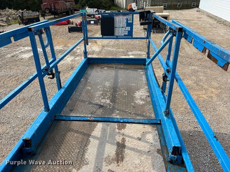 image for item ER3356 2016 Genie GS-3369RT scissor lift