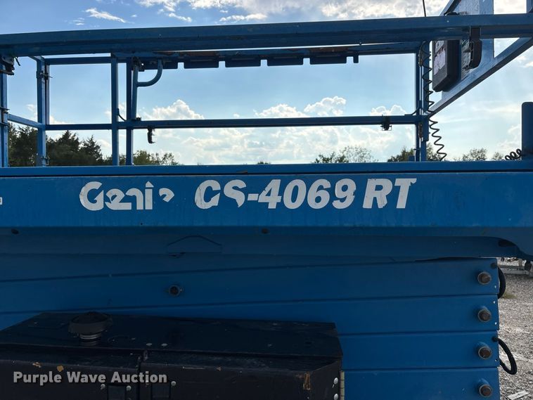 image for item ER3357 2017 Genie GS-4069RT scissor lift