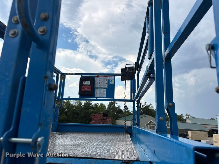 image for item ER3357 2017 Genie GS-4069RT scissor lift